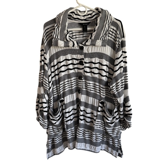 Ali Miles White & Black Button Front Wave Tunic Top, Size 2X - Picture 2 of 9